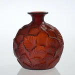 René Lalique — A very fine amberred ‘Ormeaux’ vase by Lalique — detail 3